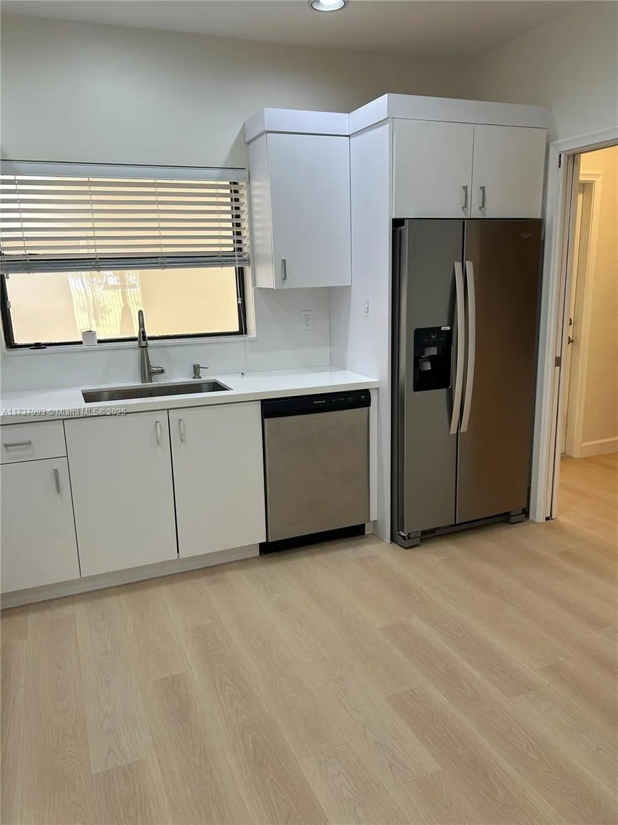 Miami, Florida 33173, United States, 2 Bedrooms Bedrooms, ,3 BathroomsBathrooms,Residential,Active,9911