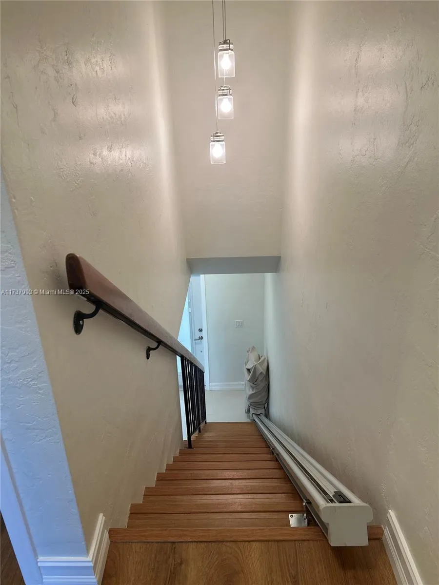 Miami, Florida 33173, United States, 2 Bedrooms Bedrooms, ,3 BathroomsBathrooms,Residential,Active,9911