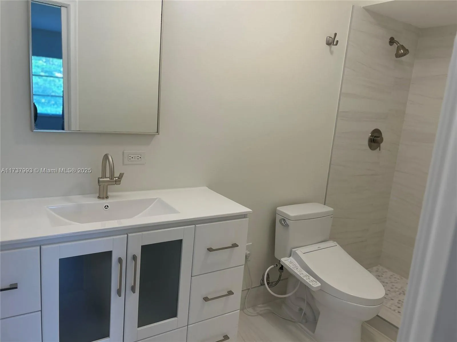 Miami, Florida 33173, United States, 2 Bedrooms Bedrooms, ,3 BathroomsBathrooms,Residential,Active,9911