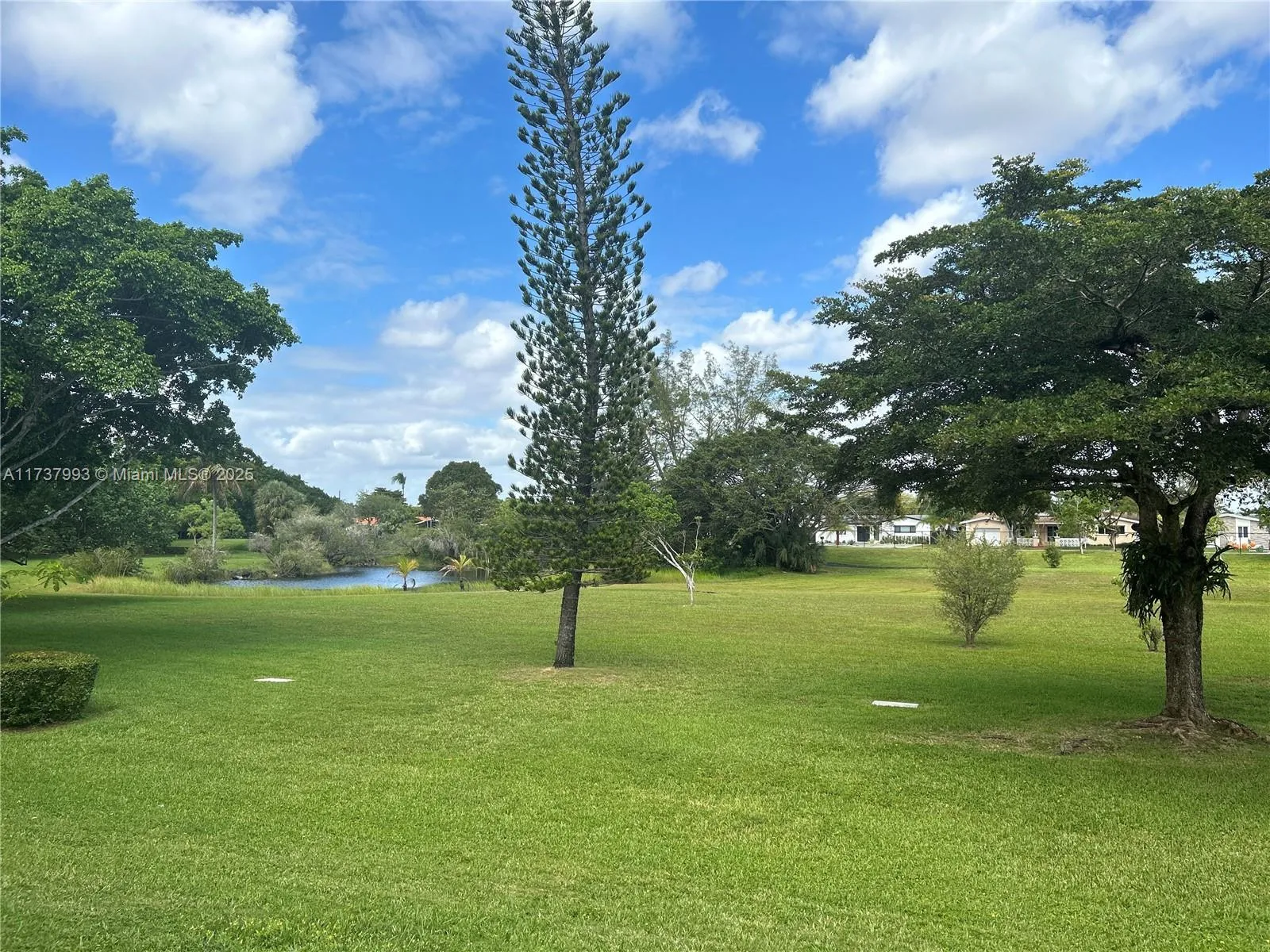 Miami, Florida 33173, United States, 2 Bedrooms Bedrooms, ,3 BathroomsBathrooms,Residential,Active,9911