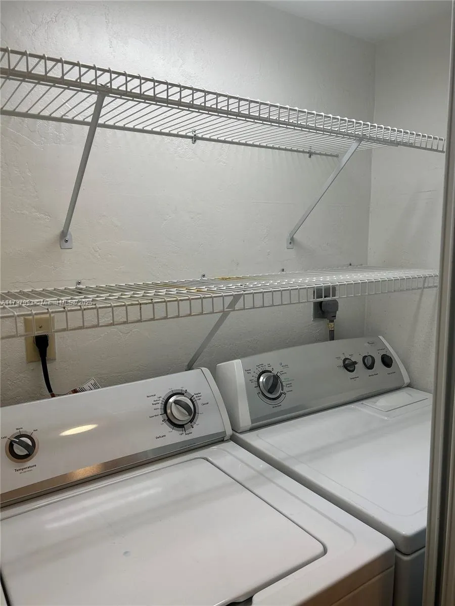 Miami, Florida 33173, United States, 2 Bedrooms Bedrooms, ,3 BathroomsBathrooms,Residential,Active,9911