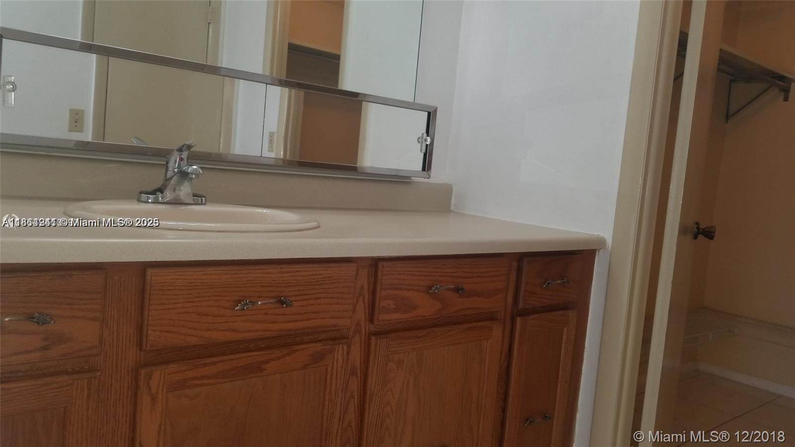 NARANJA LAKES CONDO NO 5 - Residential