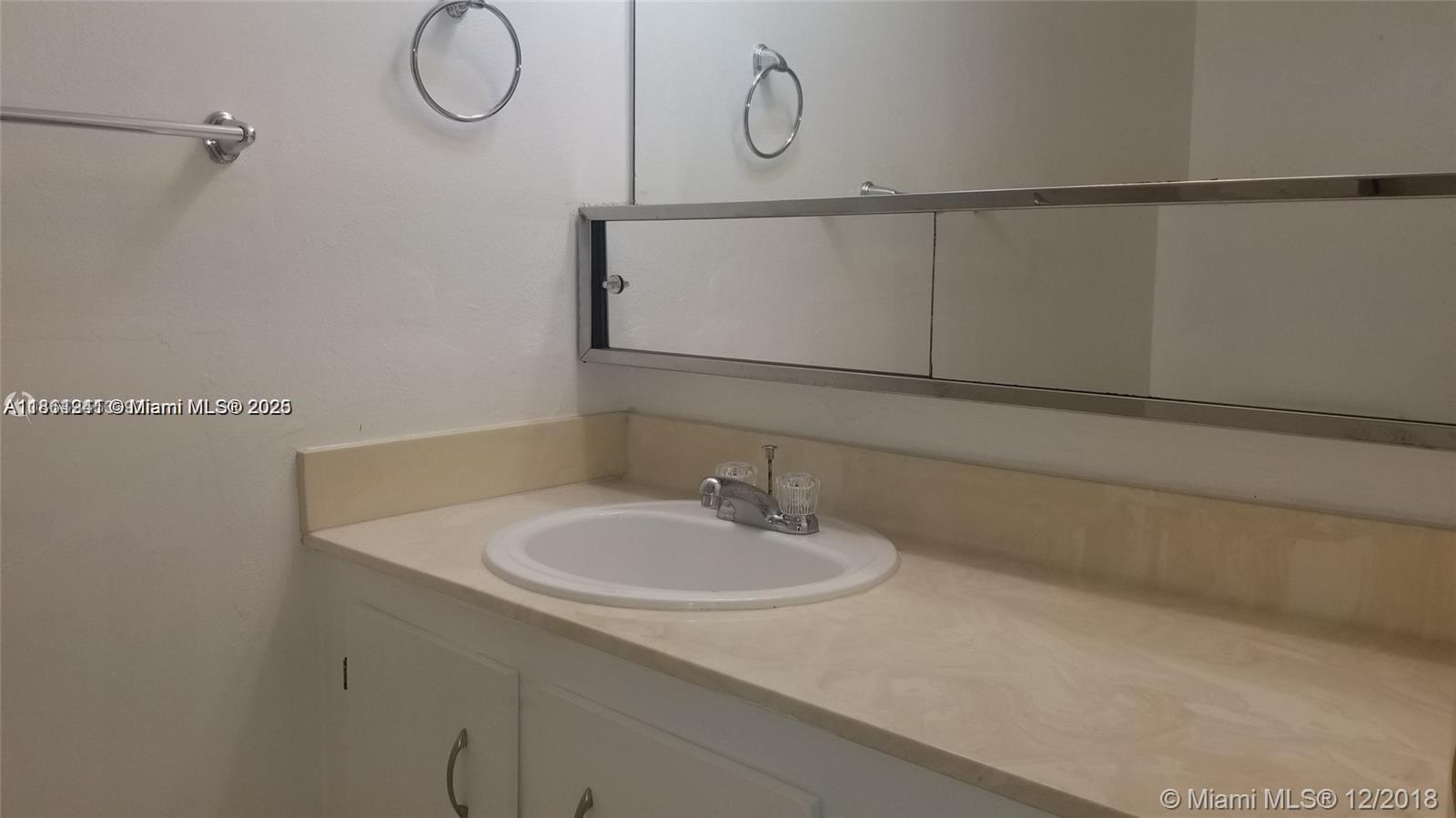 NARANJA LAKES CONDO NO 5 - Residential