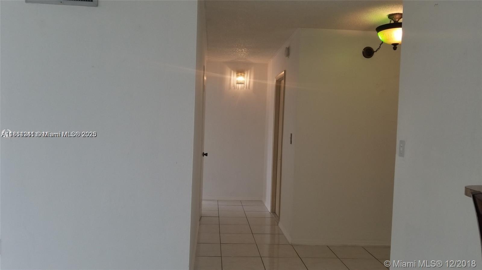 NARANJA LAKES CONDO NO 5 - Residential