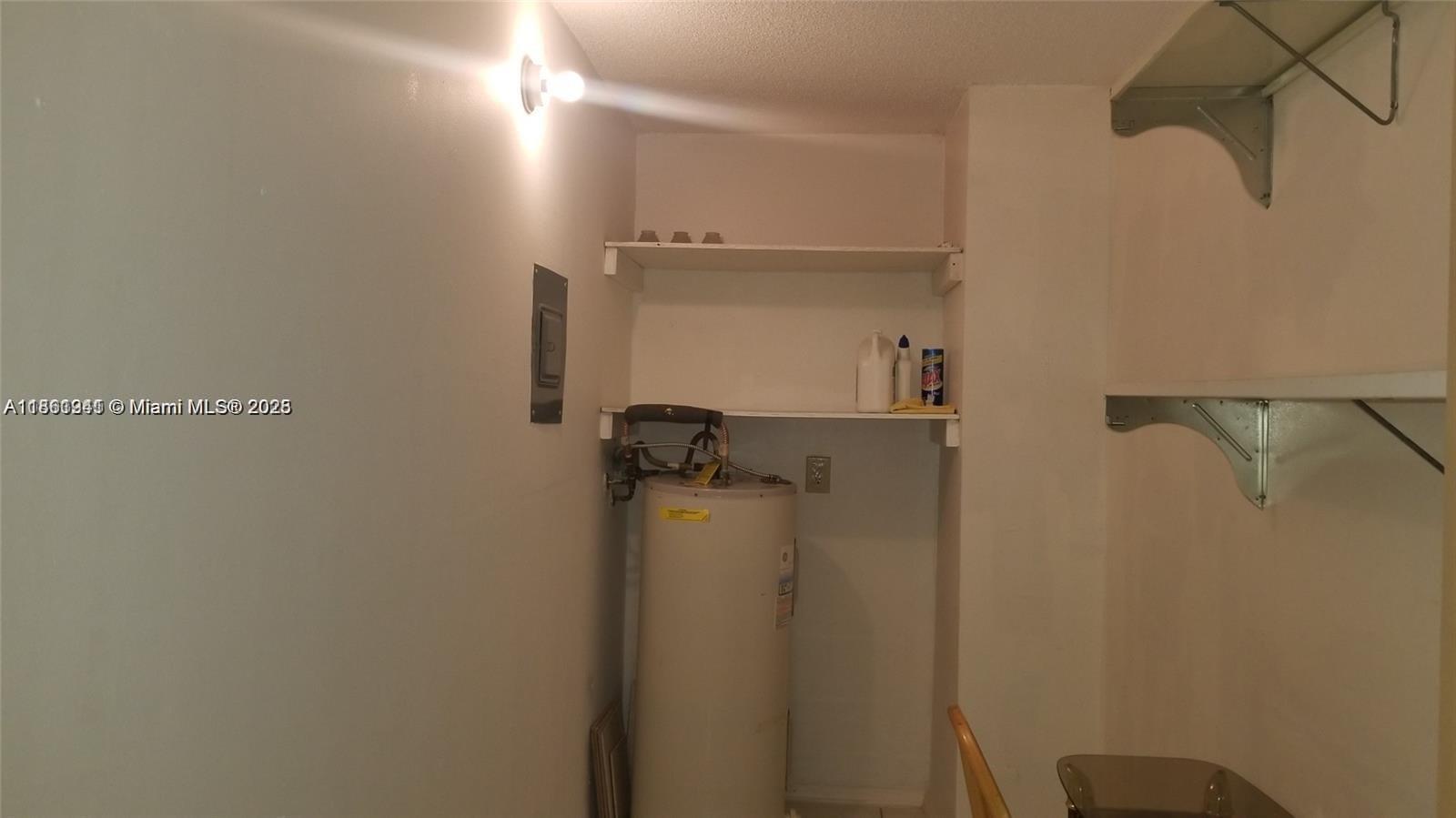 NARANJA LAKES CONDO NO 5 - Residential