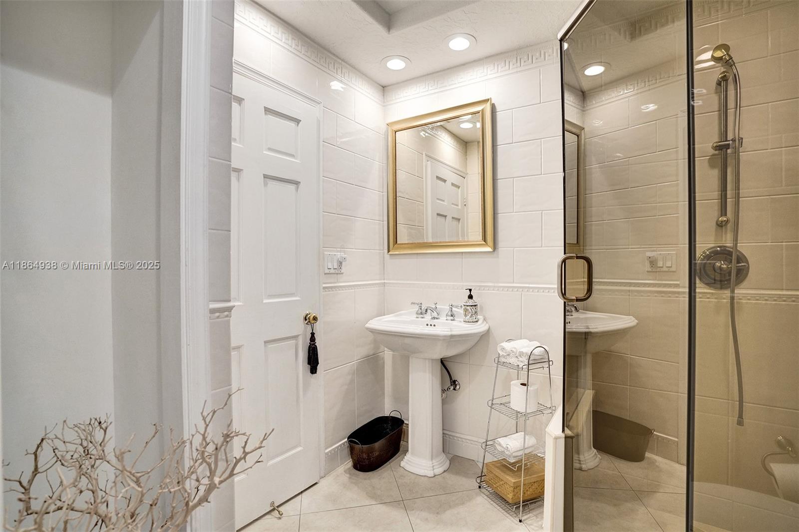 KEYSTONE ISLAND NO 3 - Residential Lease