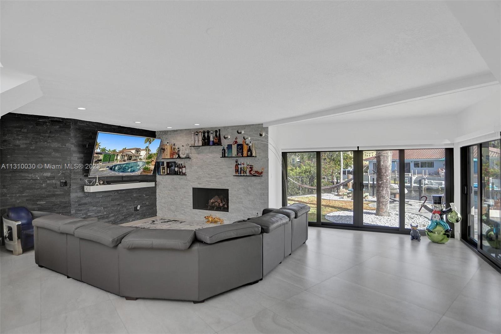 CORAL KEY VILLAS 6TH SEC - Residential