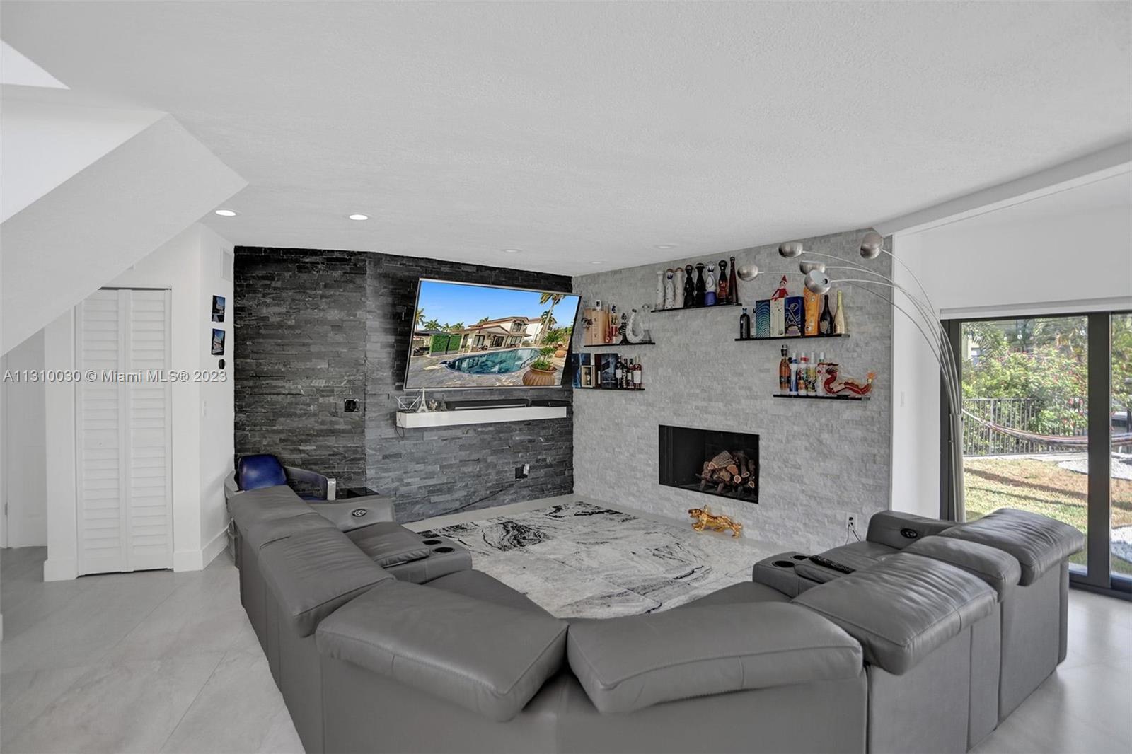 CORAL KEY VILLAS 6TH SEC - Residential