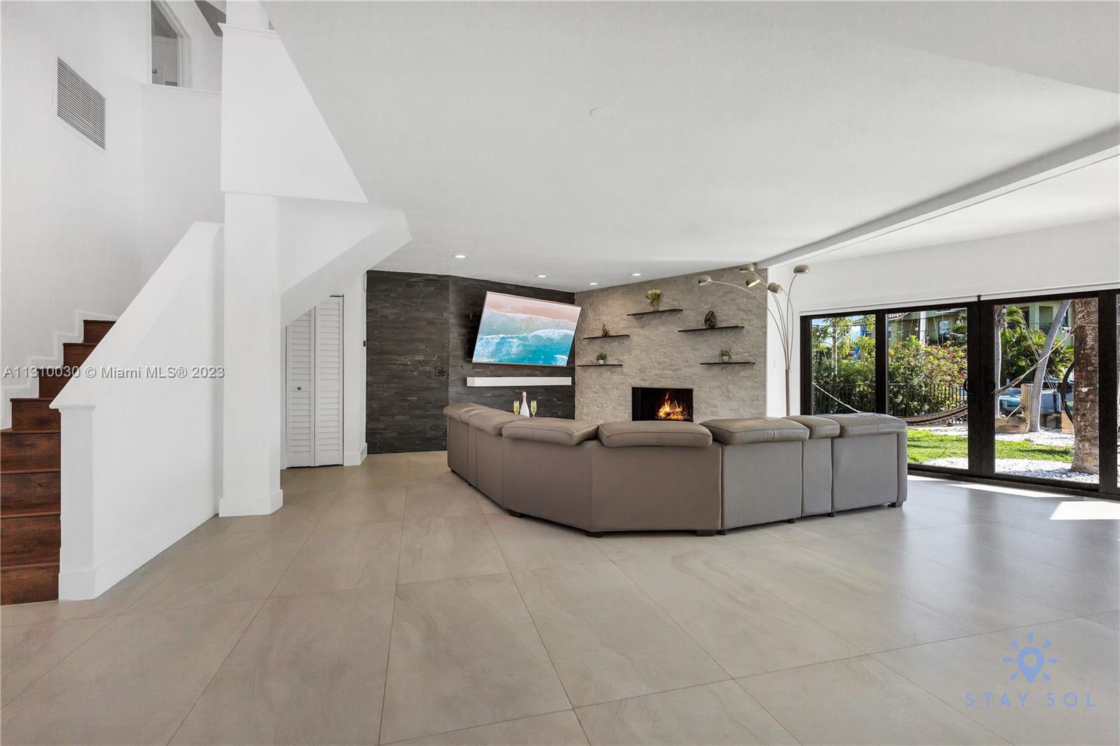 CORAL KEY VILLAS 6TH SEC - Residential