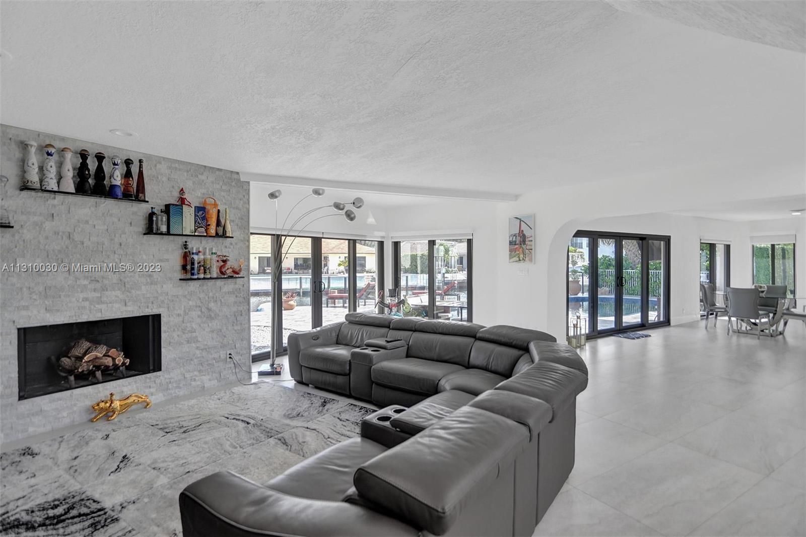 CORAL KEY VILLAS 6TH SEC - Residential