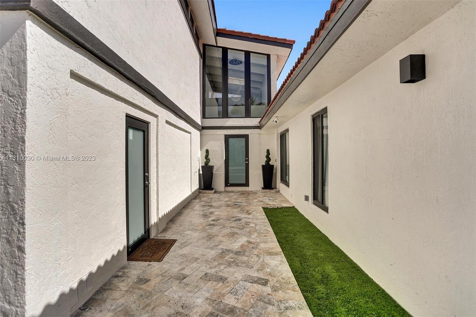 CORAL KEY VILLAS 6TH SEC - Residential