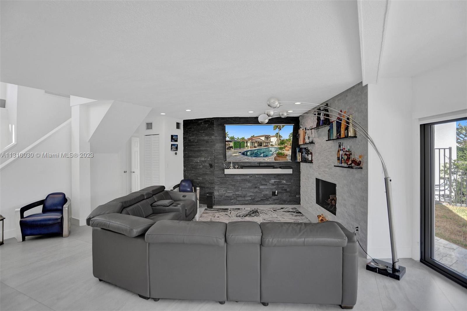 CORAL KEY VILLAS 6TH SEC - Residential