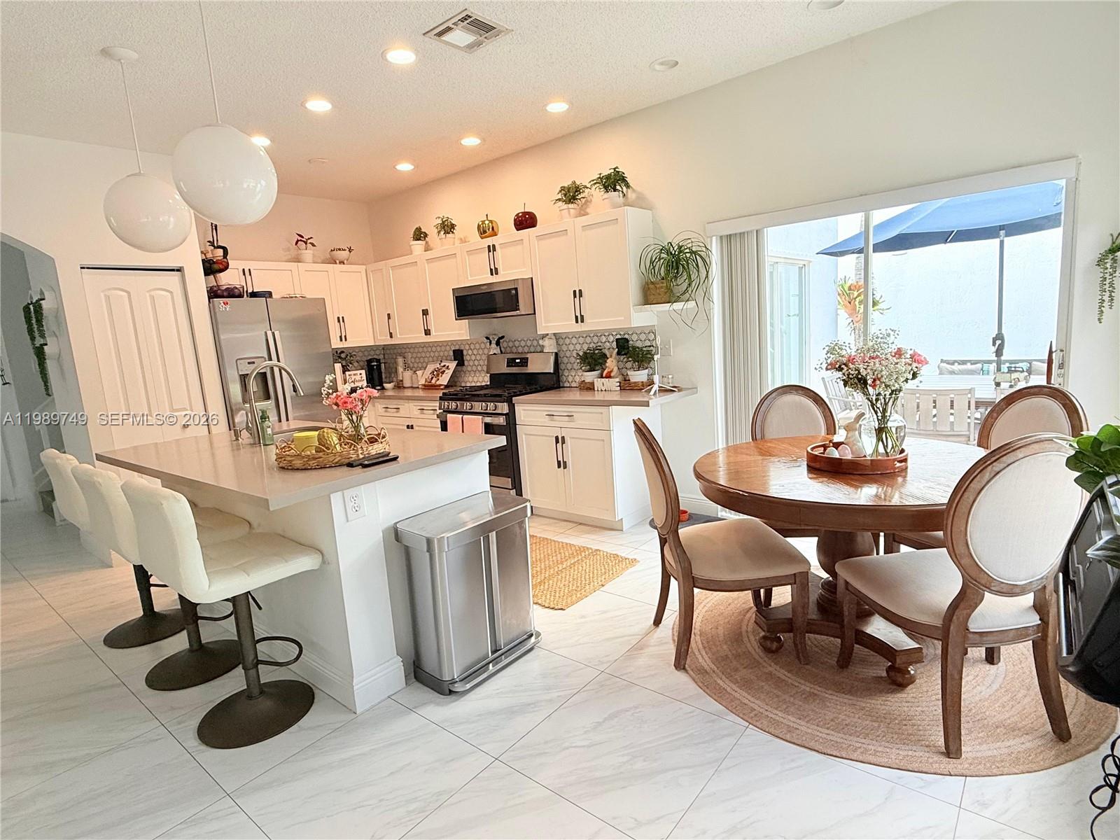 REPLAT OF COUNTRY LAKES - Residential Lease