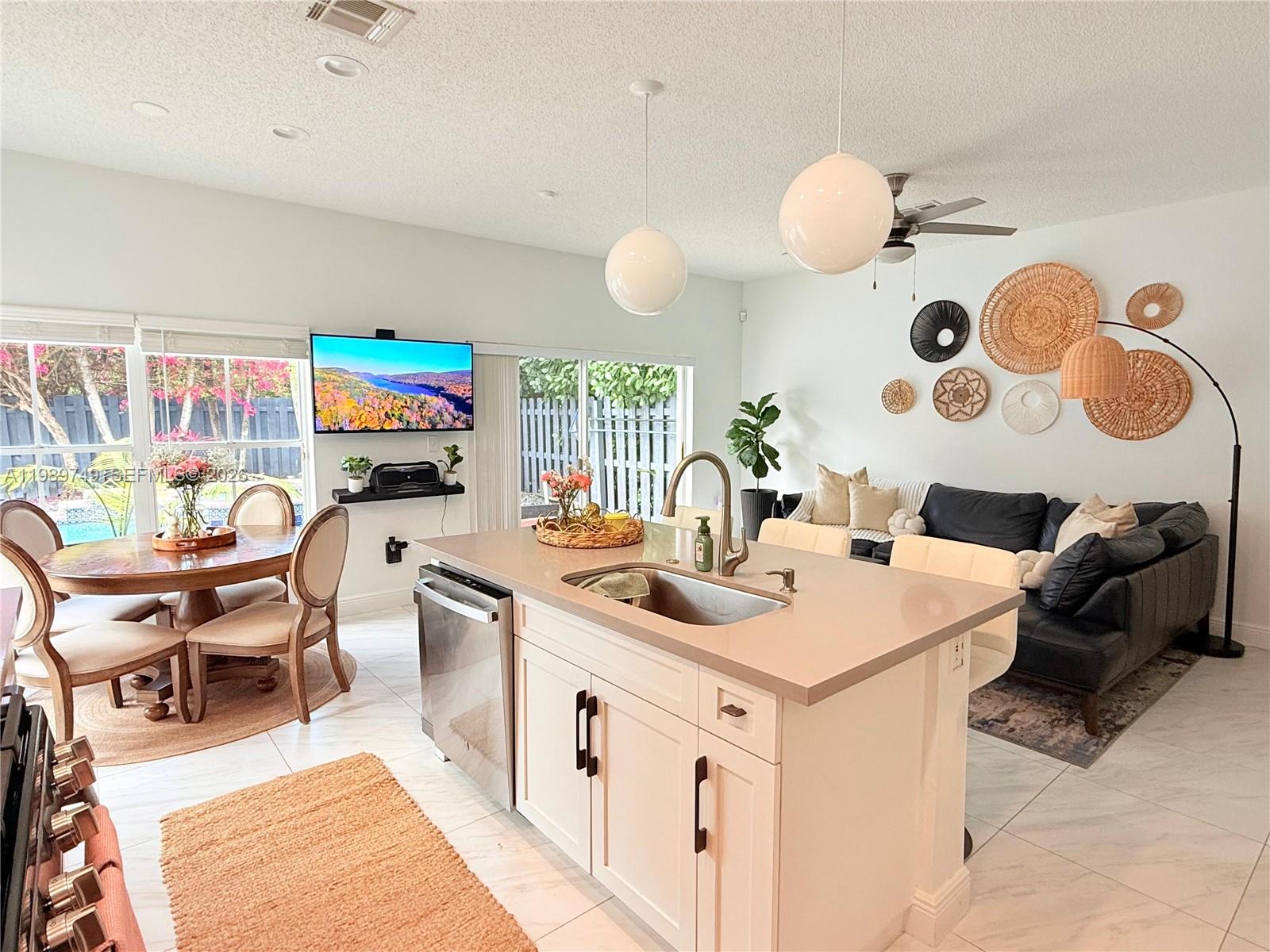 REPLAT OF COUNTRY LAKES - Residential Lease