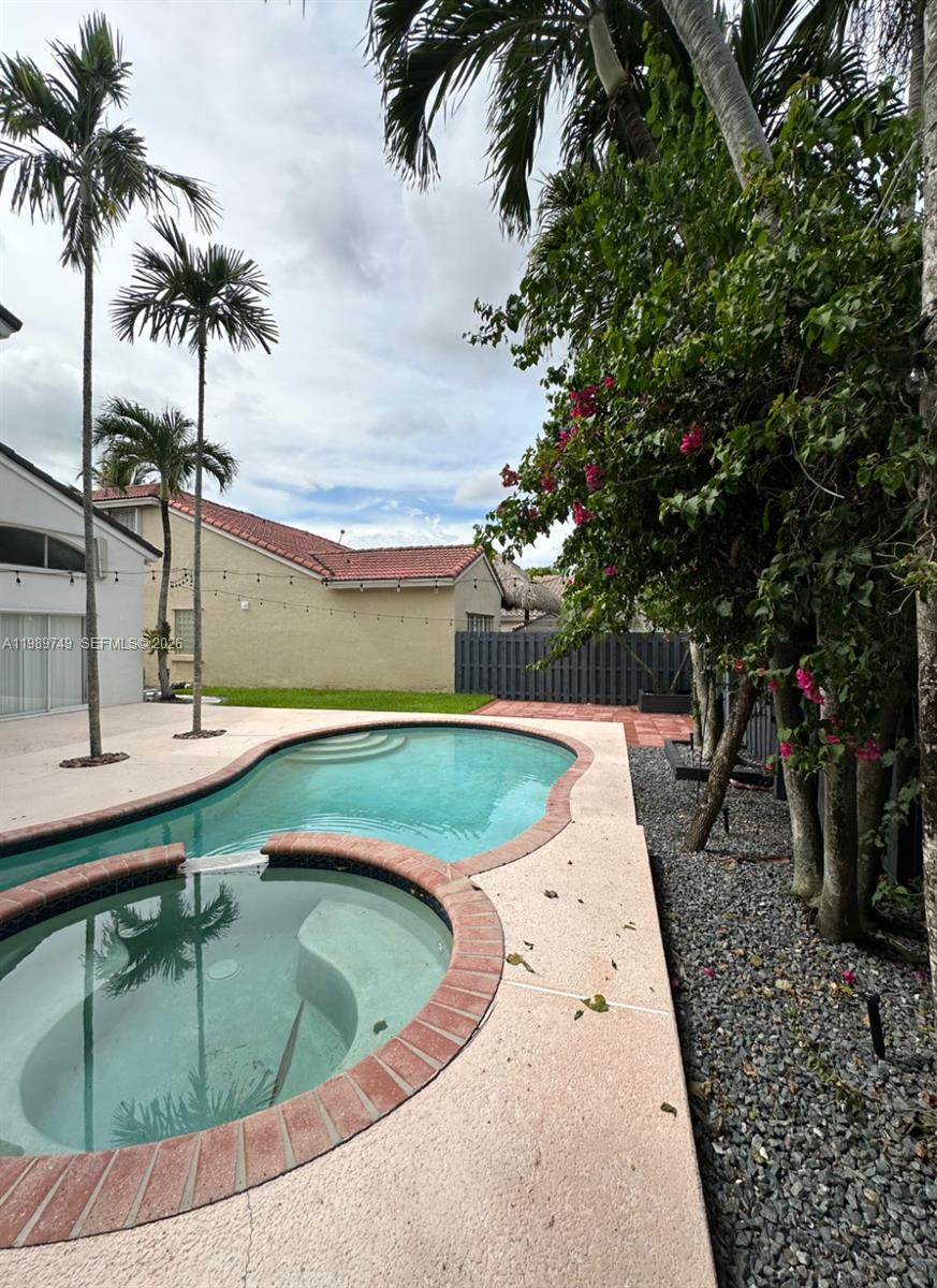 REPLAT OF COUNTRY LAKES - Residential Lease