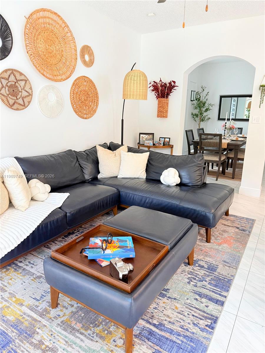 REPLAT OF COUNTRY LAKES - Residential Lease