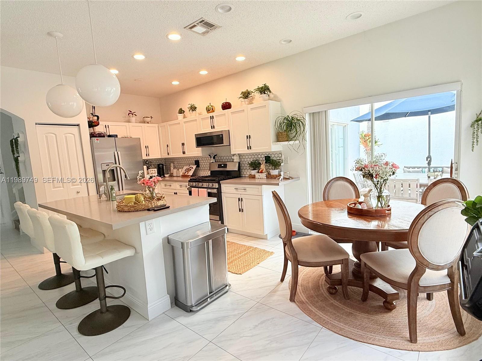 REPLAT OF COUNTRY LAKES - Residential Lease