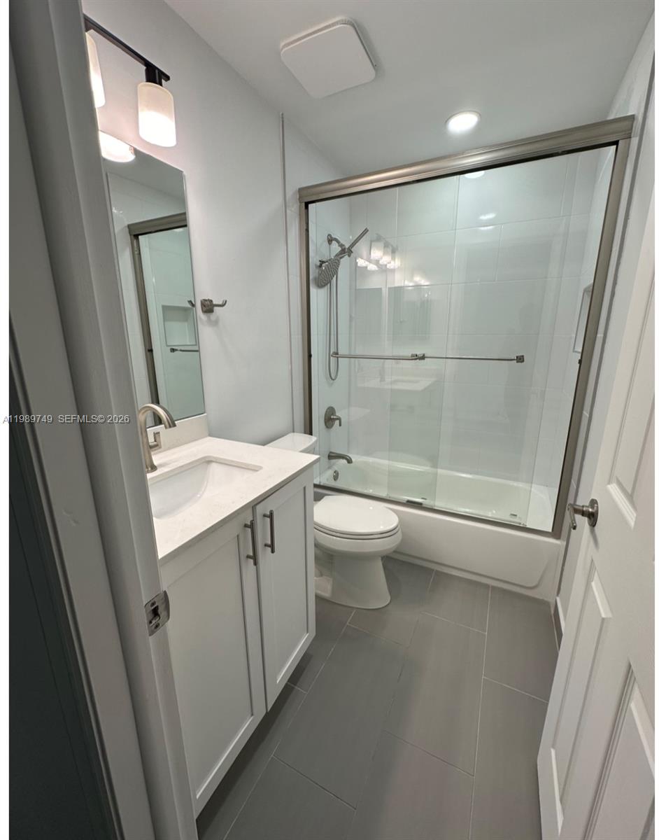 REPLAT OF COUNTRY LAKES - Residential Lease