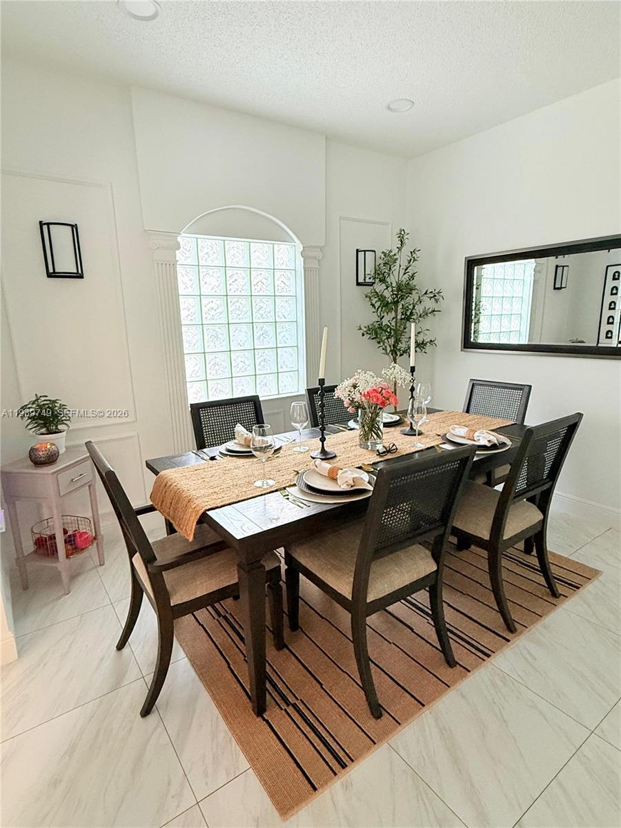 REPLAT OF COUNTRY LAKES - Residential Lease