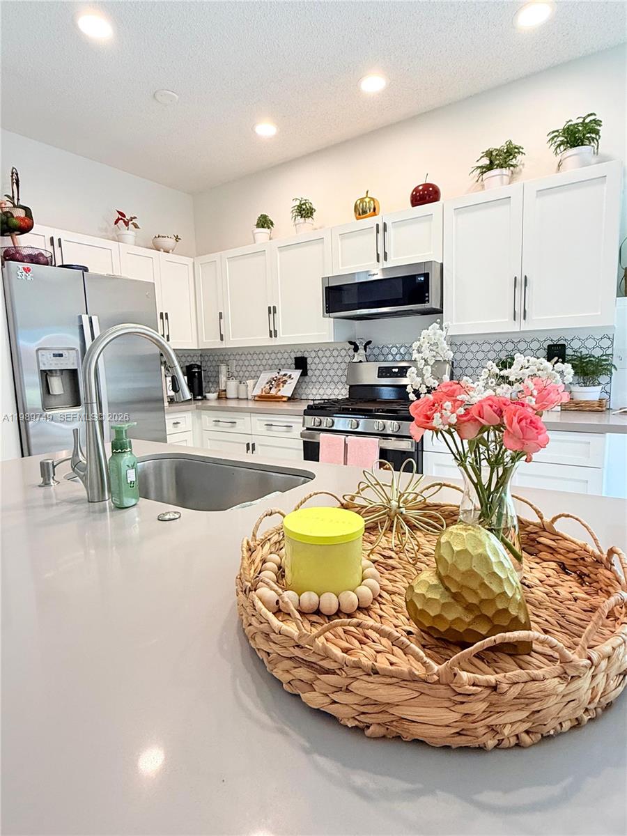 REPLAT OF COUNTRY LAKES - Residential Lease