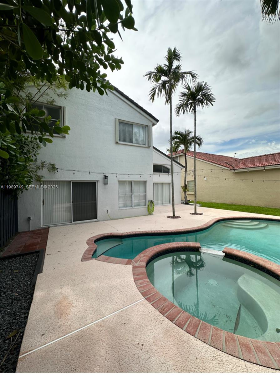 REPLAT OF COUNTRY LAKES - Residential Lease