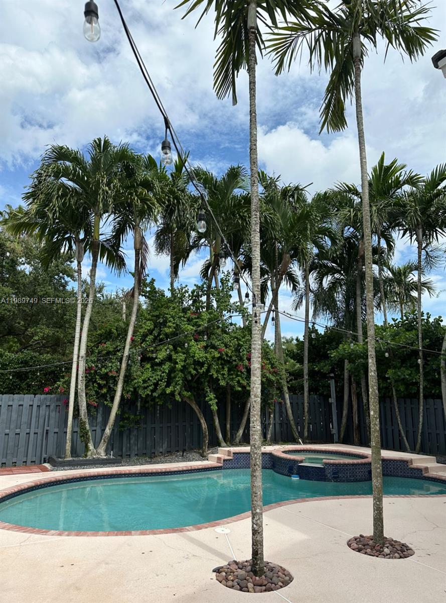 REPLAT OF COUNTRY LAKES - Residential Lease