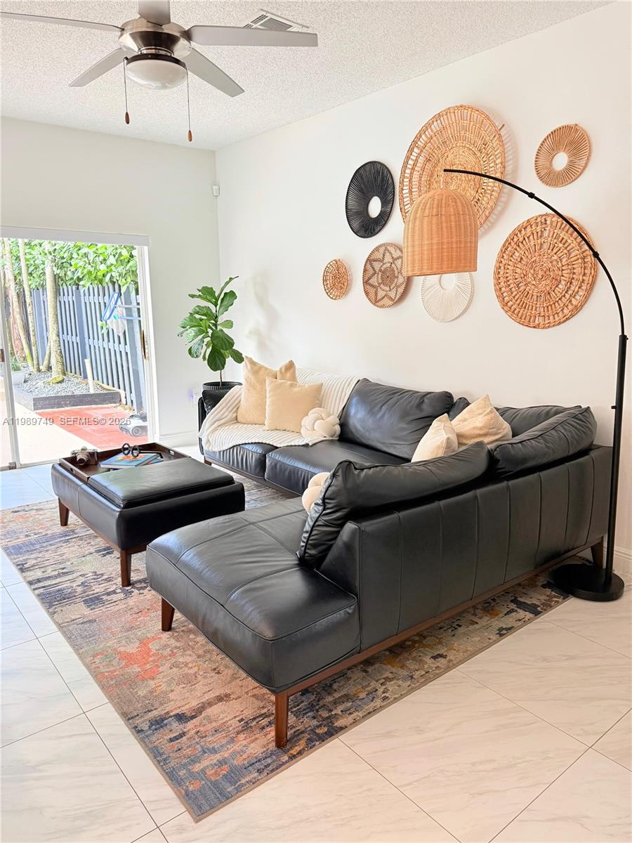 REPLAT OF COUNTRY LAKES - Residential Lease