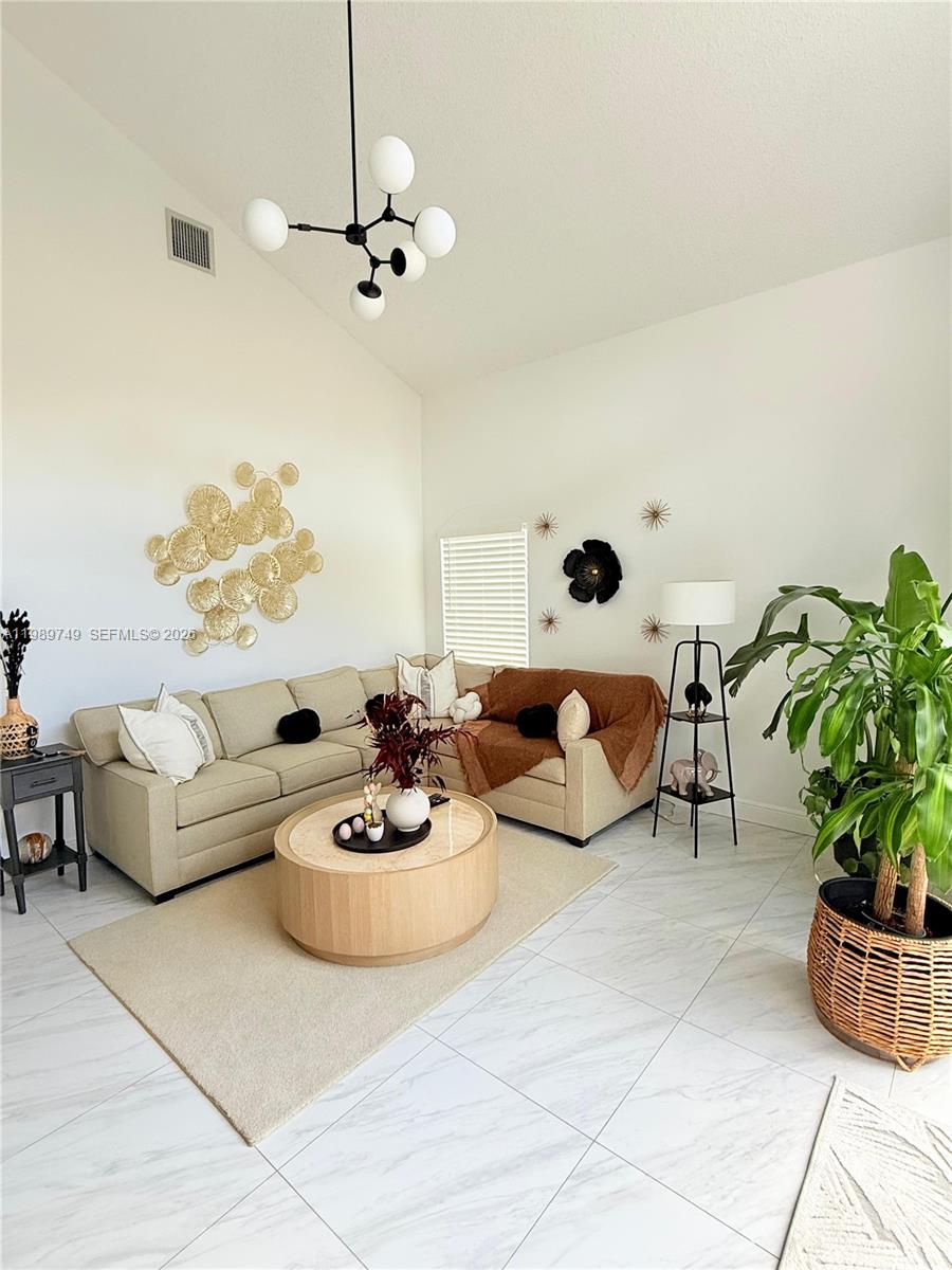 REPLAT OF COUNTRY LAKES - Residential Lease