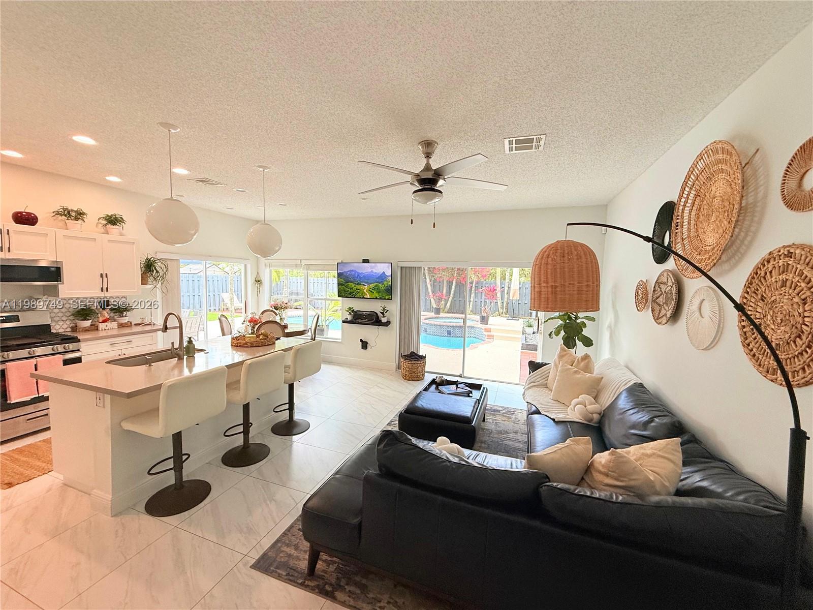 REPLAT OF COUNTRY LAKES - Residential Lease