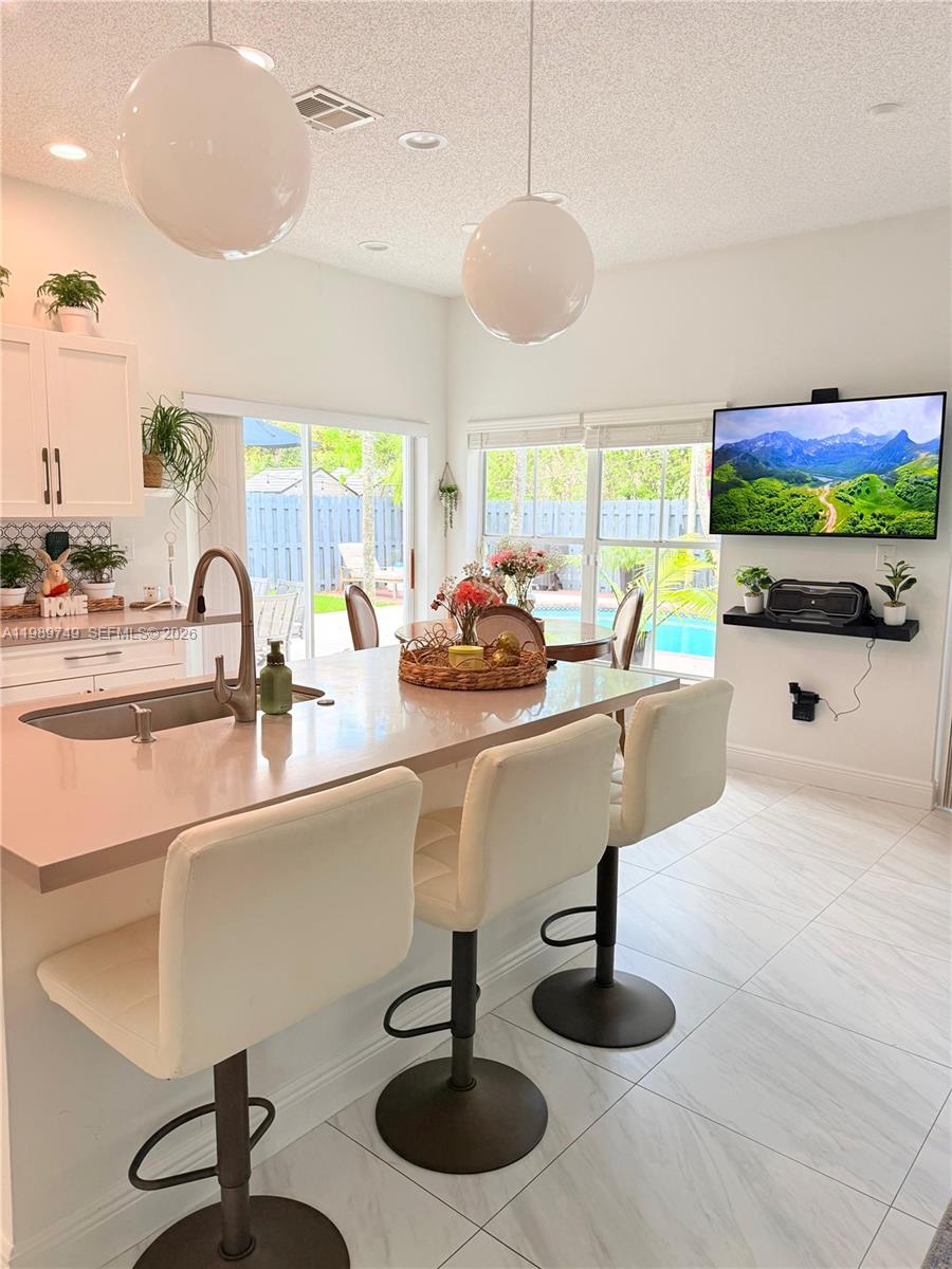 REPLAT OF COUNTRY LAKES - Residential Lease