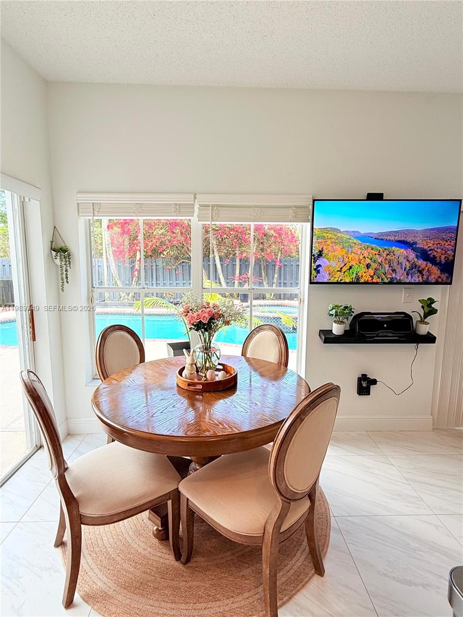 REPLAT OF COUNTRY LAKES - Residential Lease