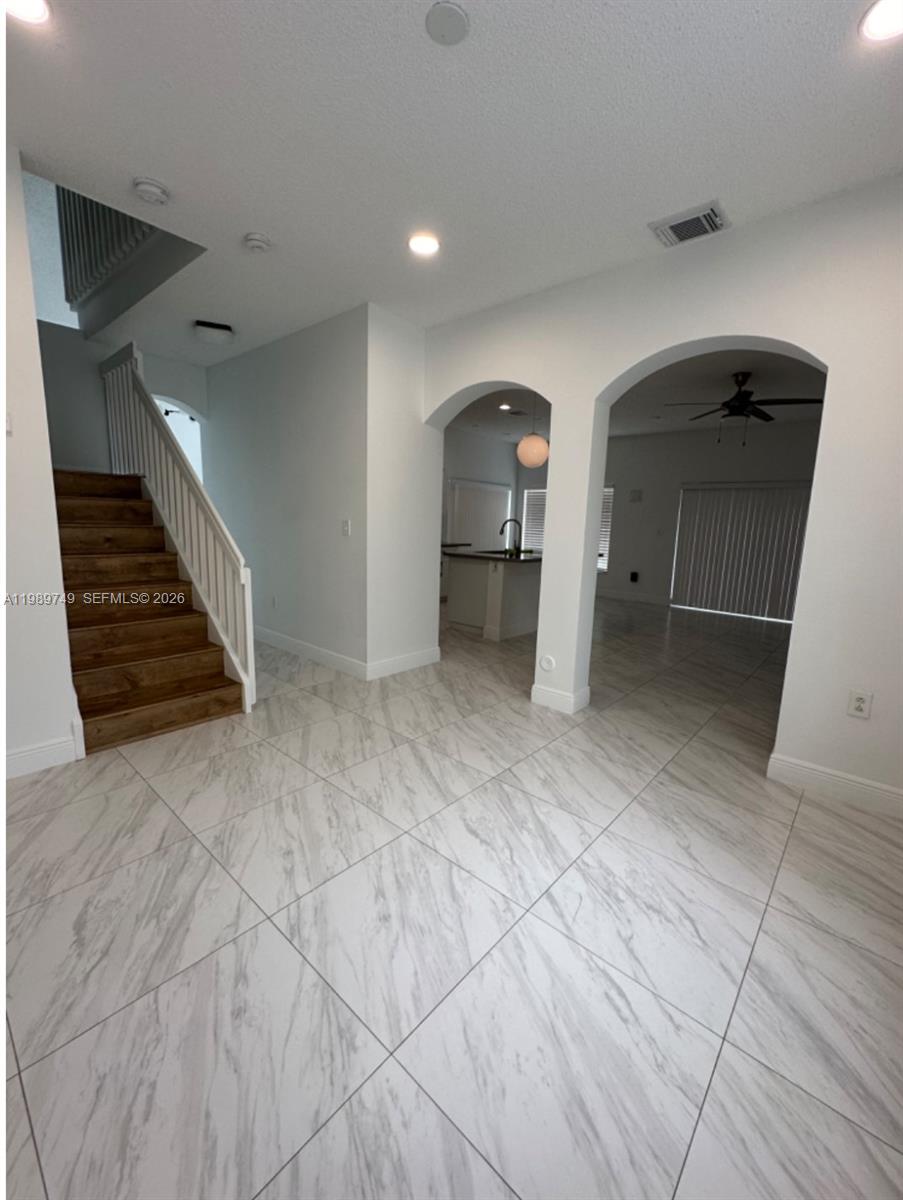 REPLAT OF COUNTRY LAKES - Residential Lease