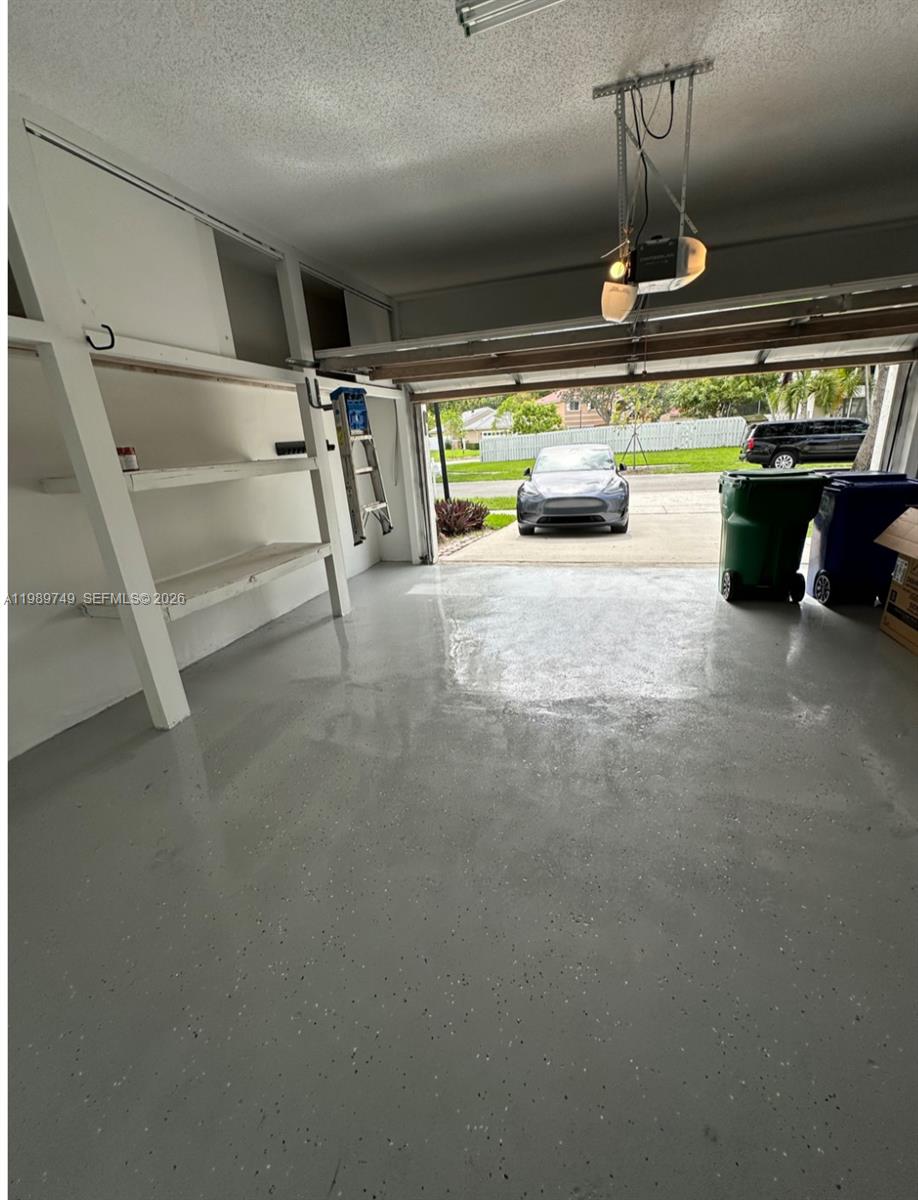 REPLAT OF COUNTRY LAKES - Residential Lease