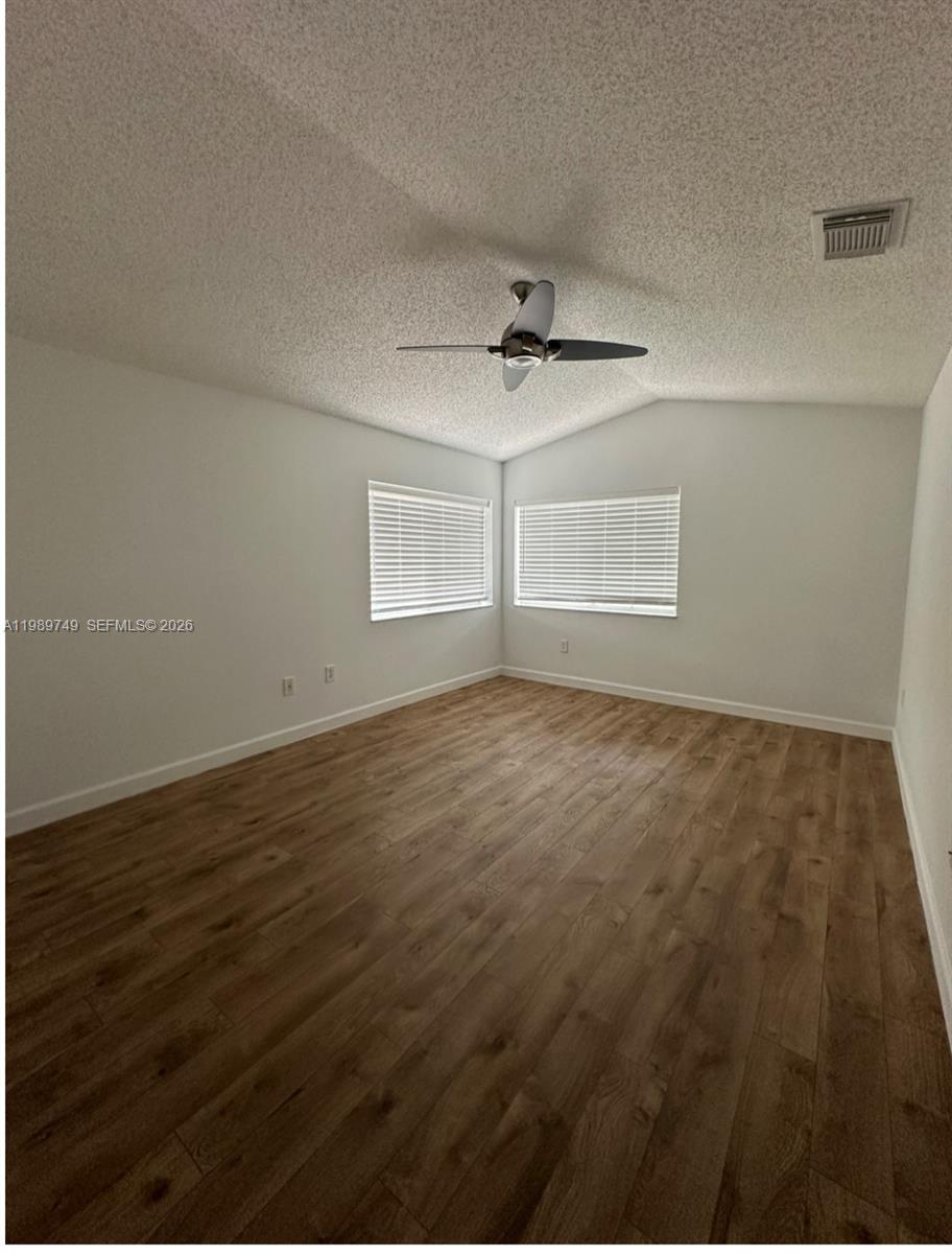 REPLAT OF COUNTRY LAKES - Residential Lease