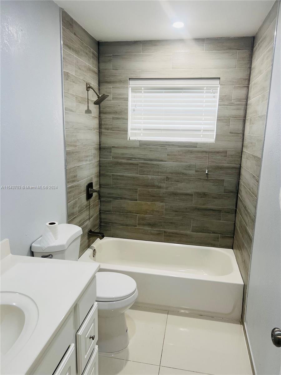 SUNRISE GOLF VILLAGE SEC - Residential Lease
