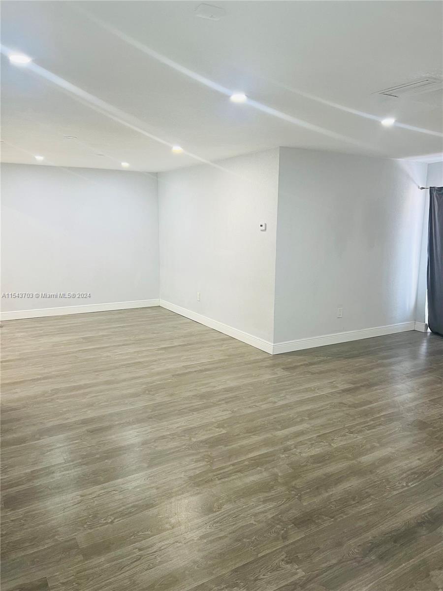 SUNRISE GOLF VILLAGE SEC - Residential Lease