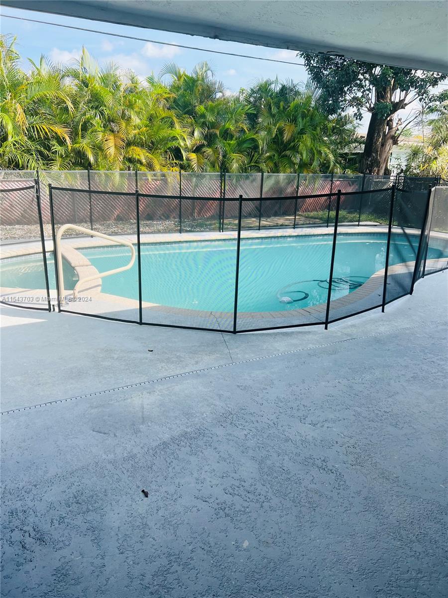 SUNRISE GOLF VILLAGE SEC - Residential Lease