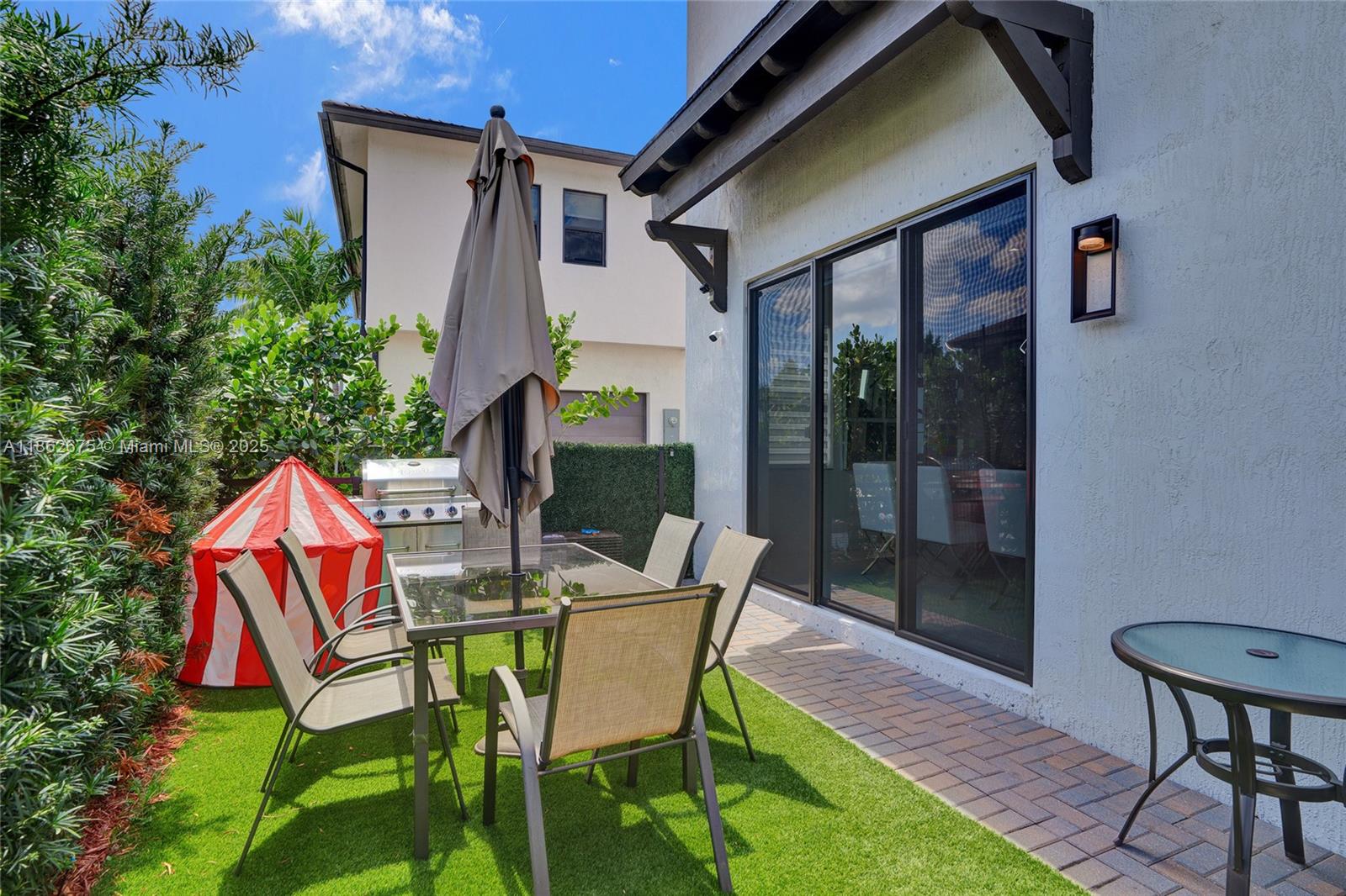 8211 NW 43rd Ter