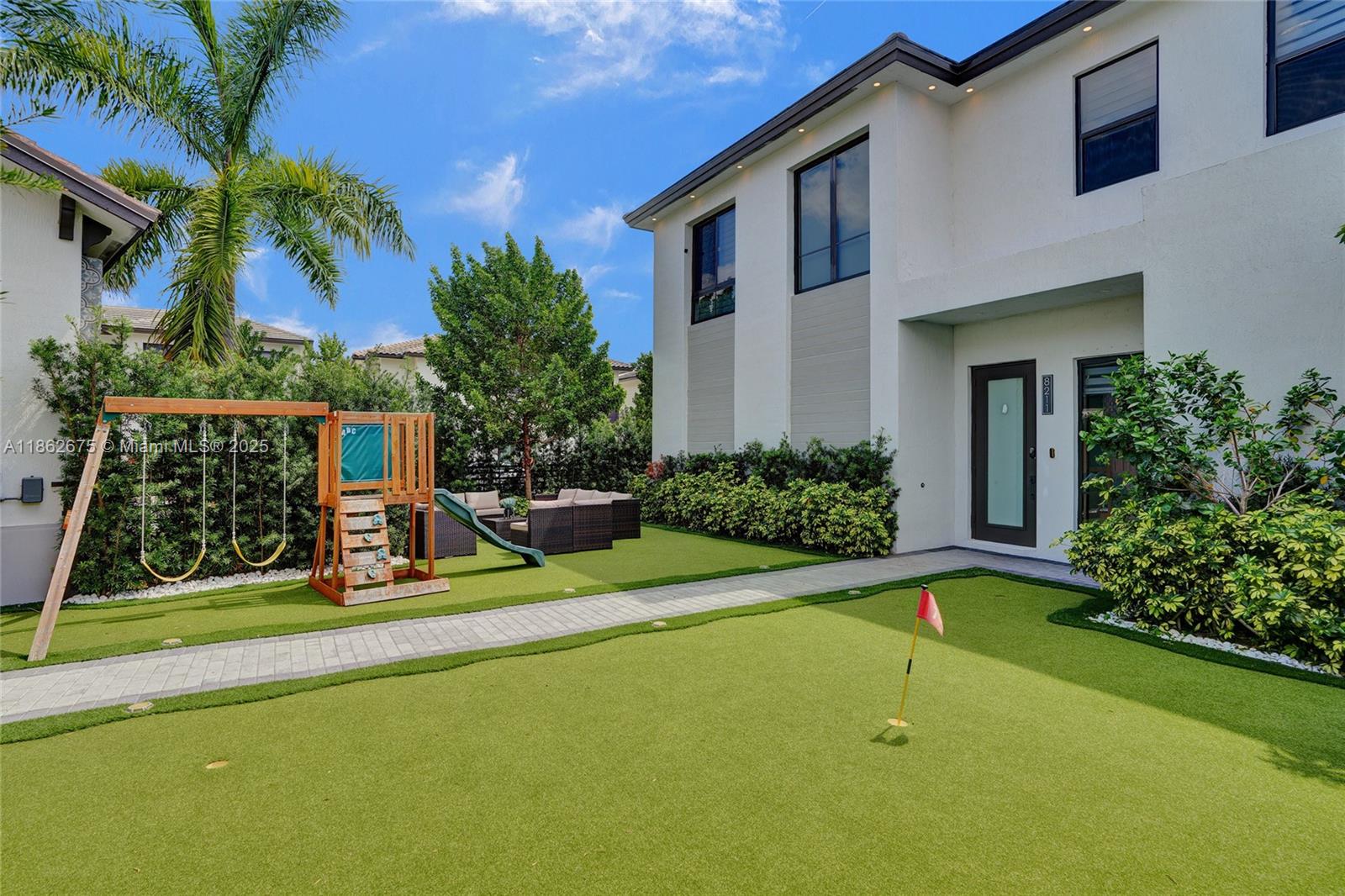 8211 NW 43rd Ter