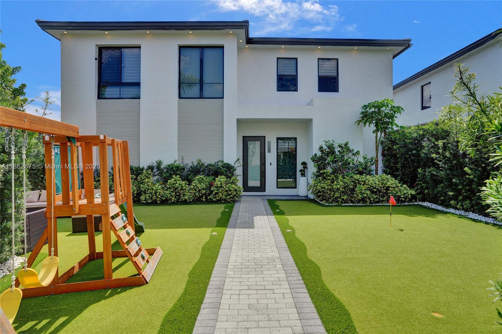 8211 NW 43rd Ter