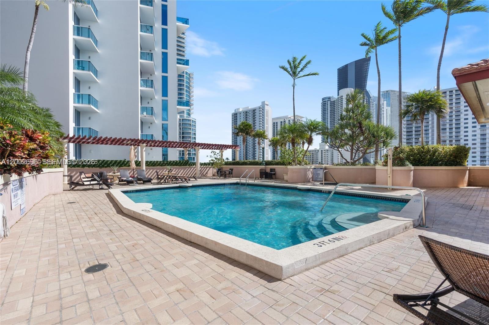 KING DAVID OF SUNNY ISLES - Residential