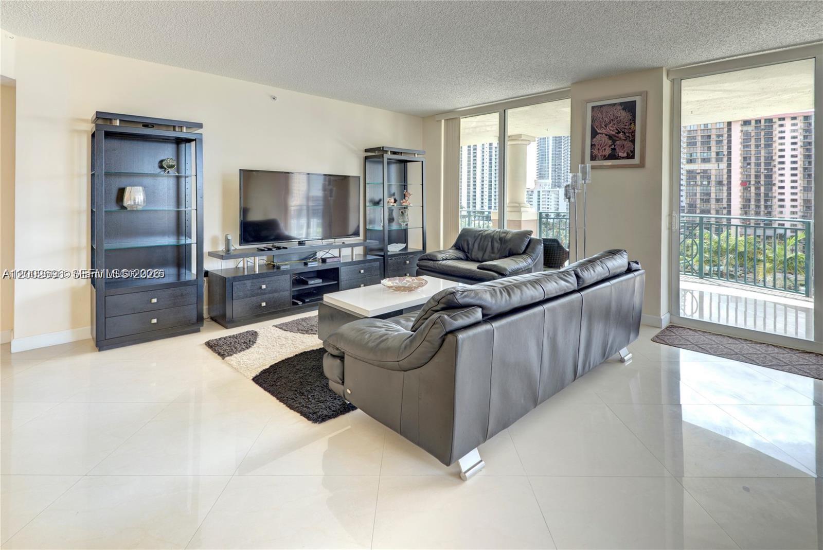 KING DAVID OF SUNNY ISLES - Residential