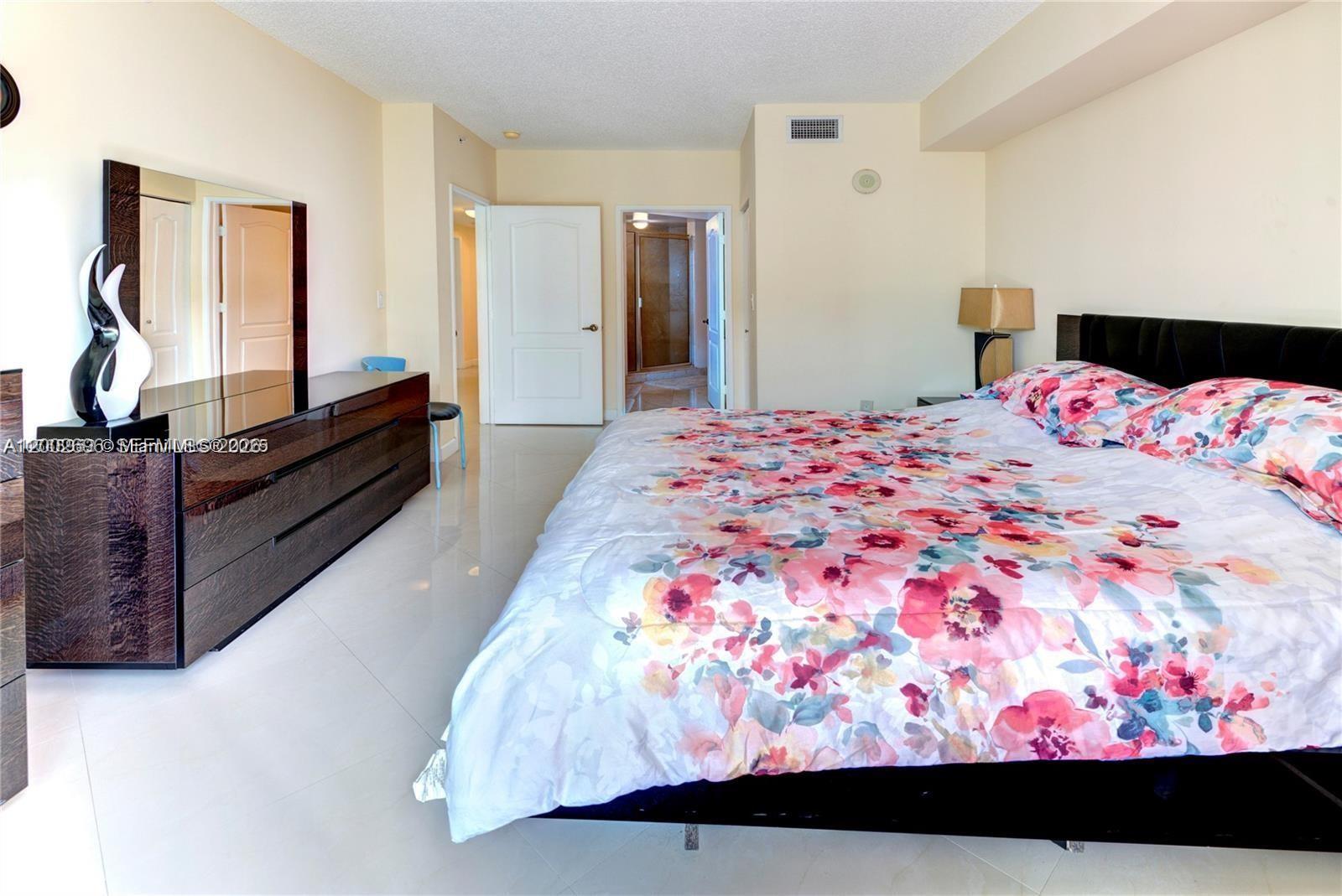 KING DAVID OF SUNNY ISLES - Residential