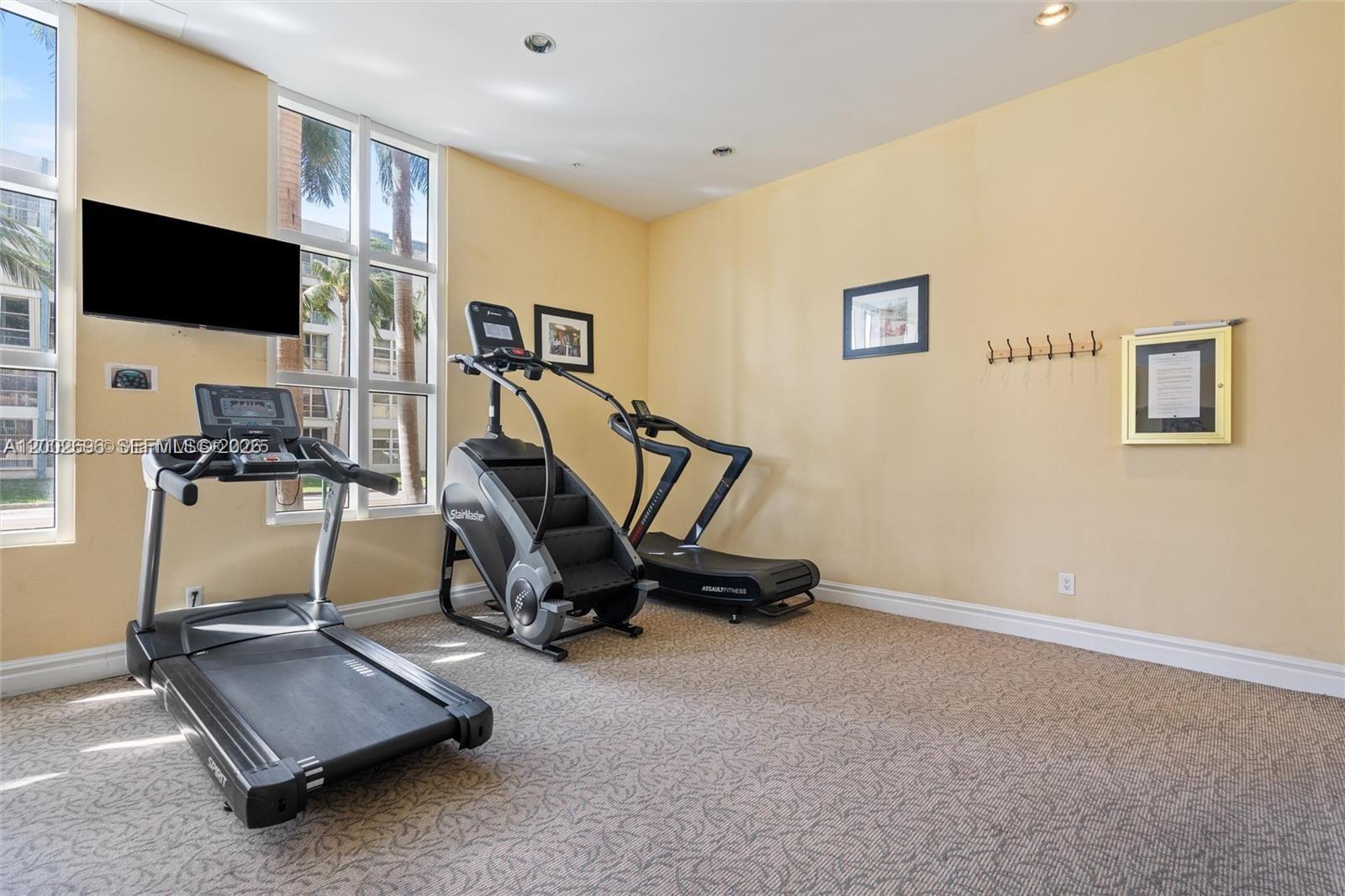 KING DAVID OF SUNNY ISLES - Residential