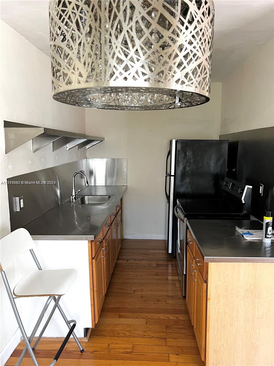 THE FRANCIS CONDO - Residential