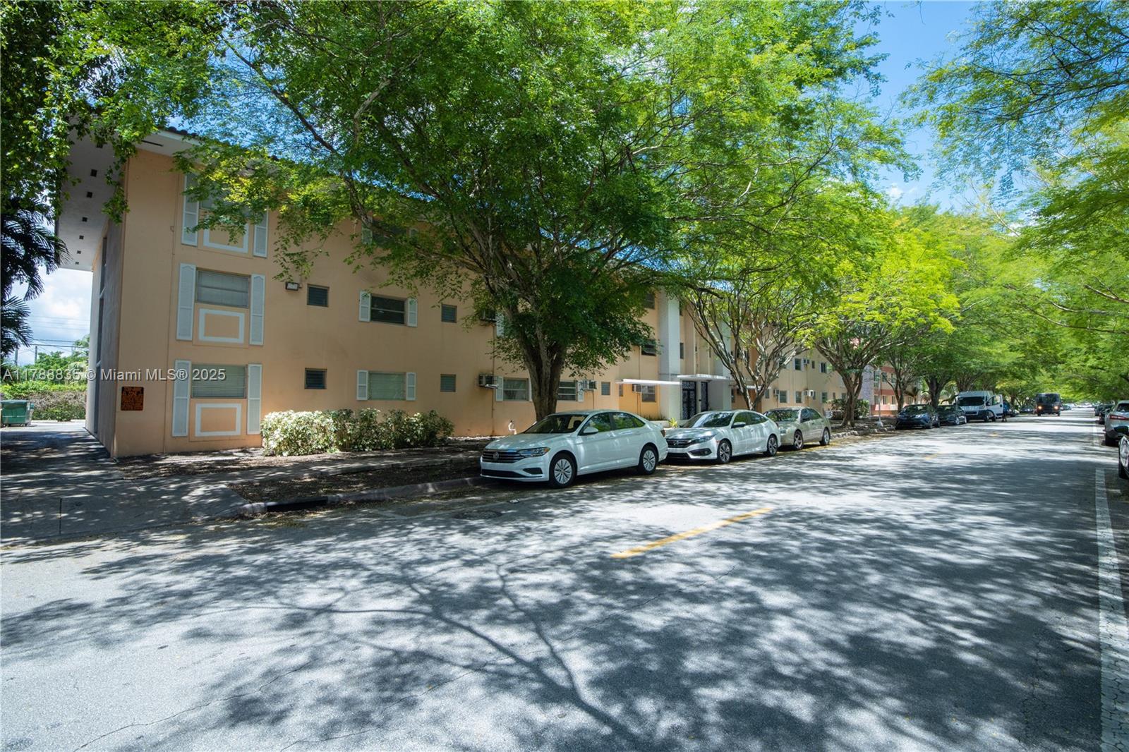 Rental Property at 1014 Salzedo St 101, Coral Gables, Broward County, Florida - Bedrooms: 1 
Bathrooms: 1  - $1,750 MO.