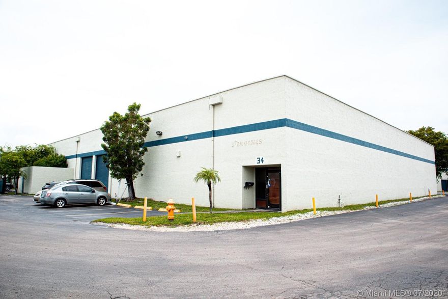For Rent Warehouse - Corner Unit of Total of +/- 4,832 total sq/ft which includes approximately 1,000 sq/ft of office space with 2 bathrooms. Vacant unit features a lobby, a private office and  a high dock loading area. Great location with plenty of parking & easy access out of the industrial plaza. Located near Miami International Airport & the Palmetto Hwy. This unit is  Ready for immediate occupancy!