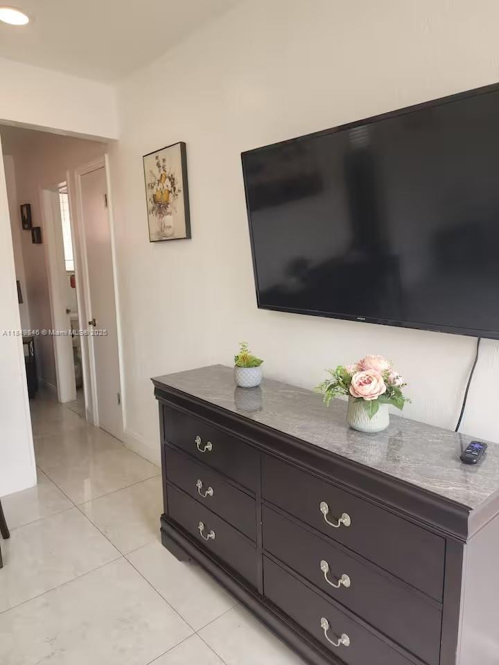 HOLLYWOOD BEACH - Residential Income