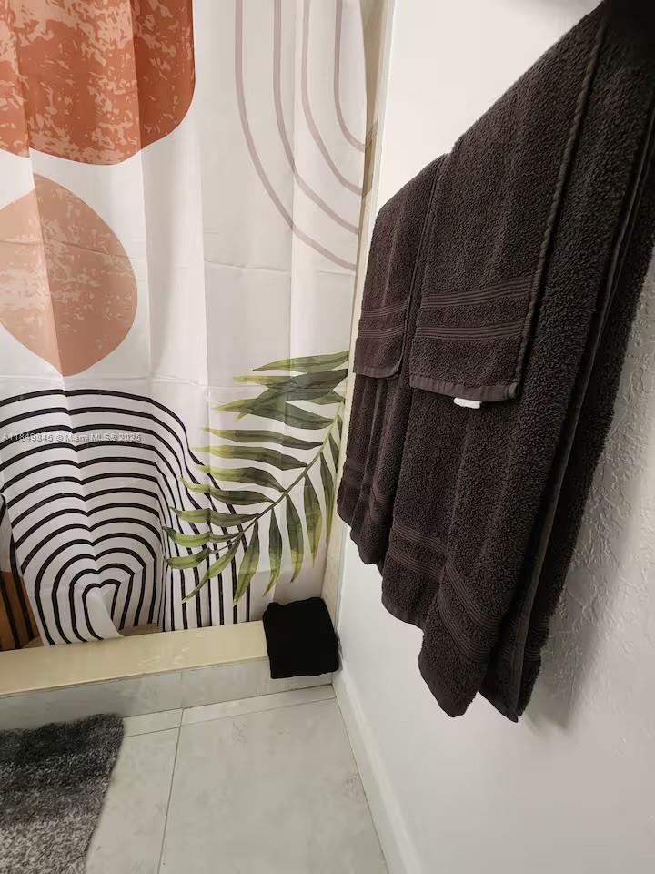 HOLLYWOOD BEACH - Residential Income