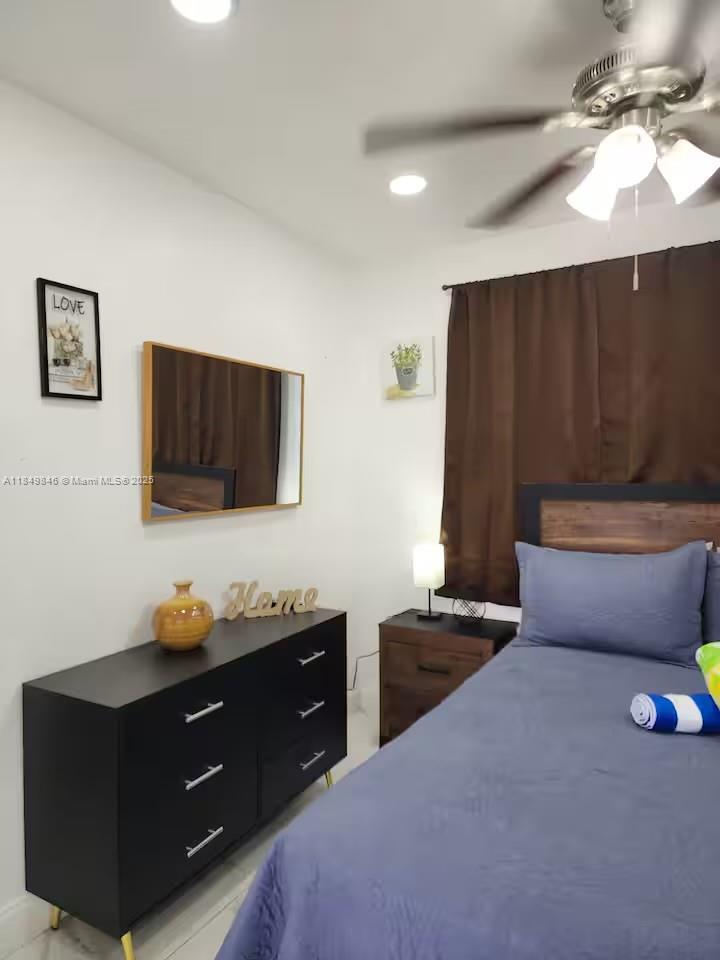 HOLLYWOOD BEACH - Residential Income